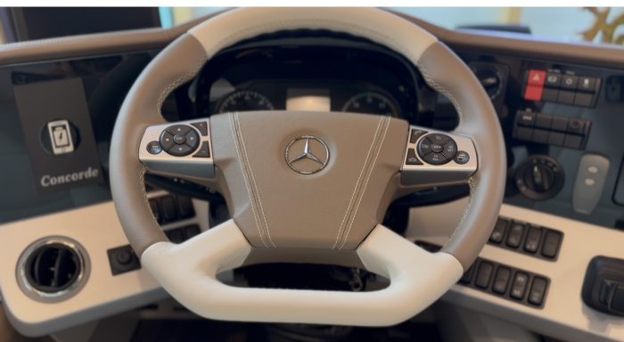 Lenkrad abgeflacht und in Original Farben